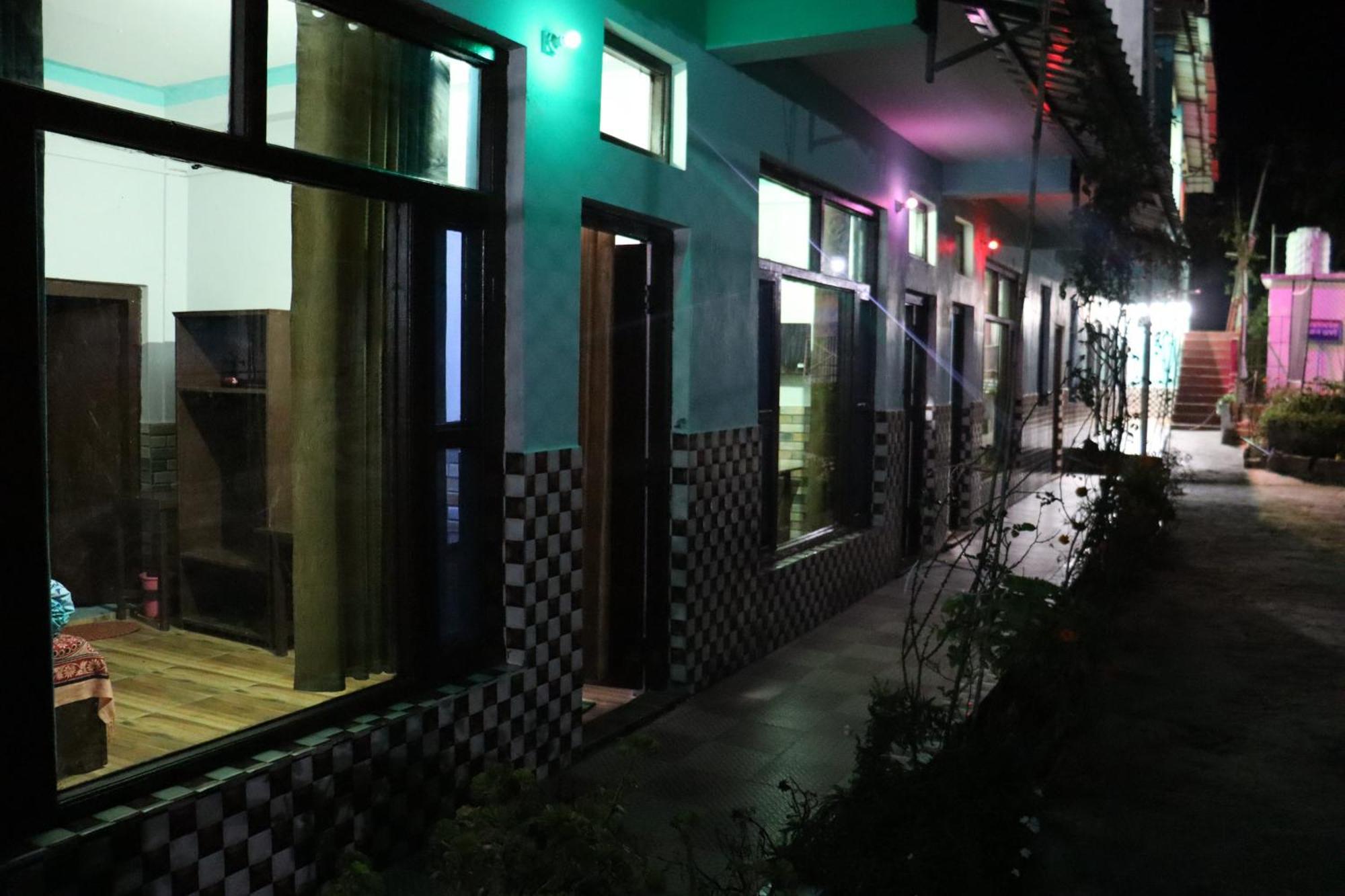 Shanti Home Stay Chaukori Buitenkant foto