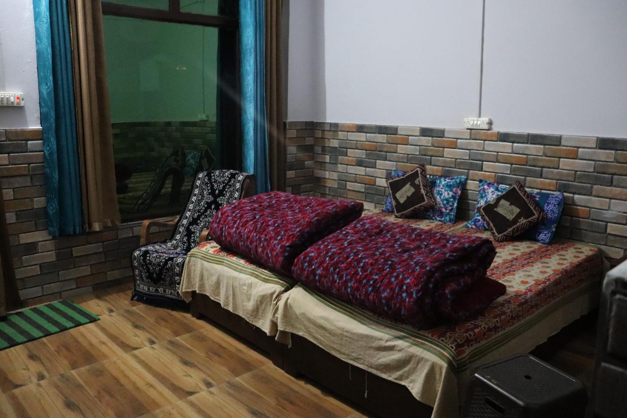 Shanti Home Stay Chaukori Buitenkant foto